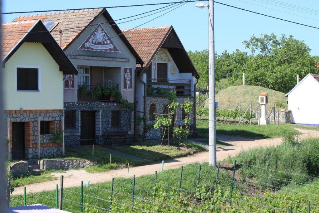 Hotel Vinohrad Milotice Buitenkant foto