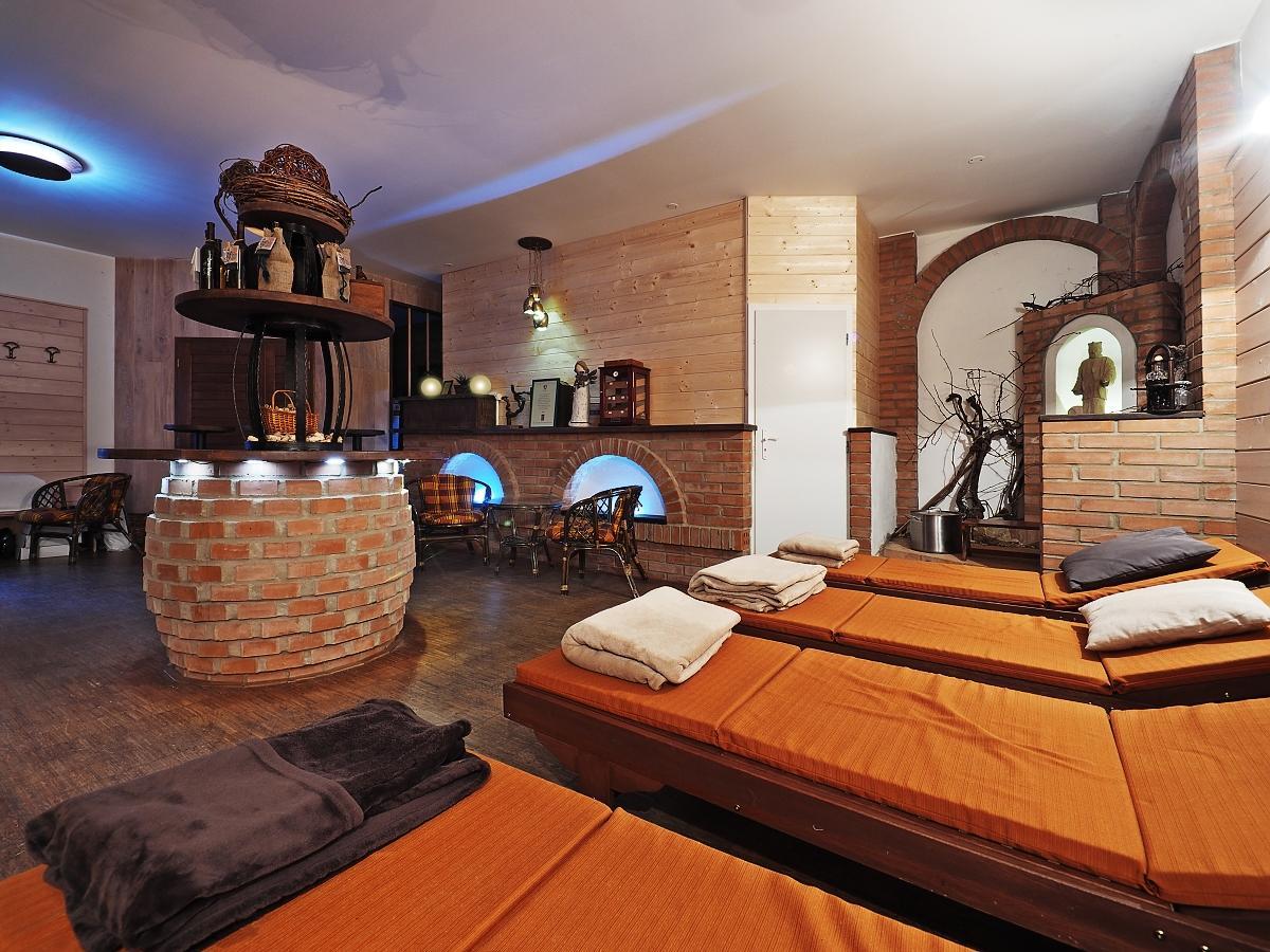 Hotel Vinohrad Milotice Buitenkant foto